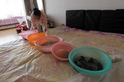 泸水楼上漏水，住户失联，小区没物管，业主维权难！律师来支招……